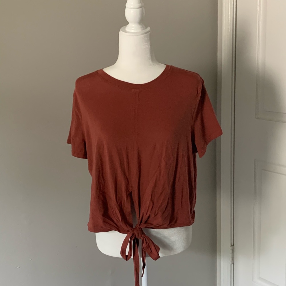 LULULEMON Tied Crop Top